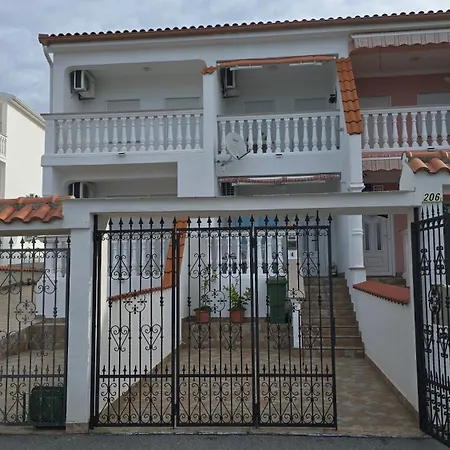 Chico Residence, *